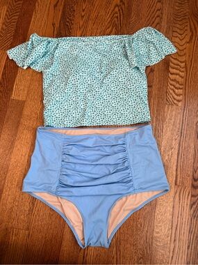 Light Blue Floral On or Off-Shoulder Top